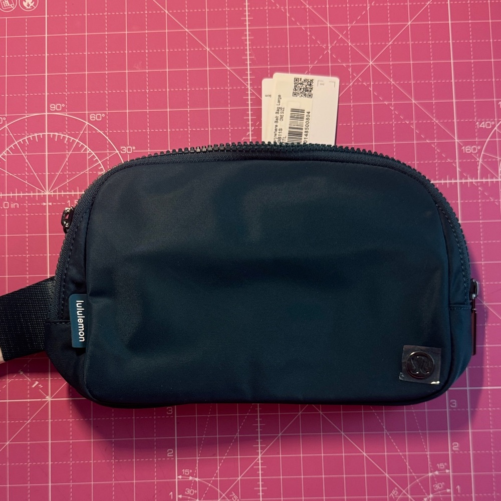 lululemon athletica Hunter Green Belt Bag